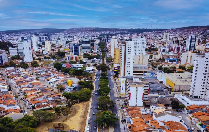 Imagem da Avenida Olívia Flores em Vitória da Conquista. Conquista Blog publica notícias de Vitória da Conquista e região.