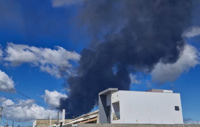 Incêndios em Vitória da Conquista avançam sobre bairros durante período de estiagem