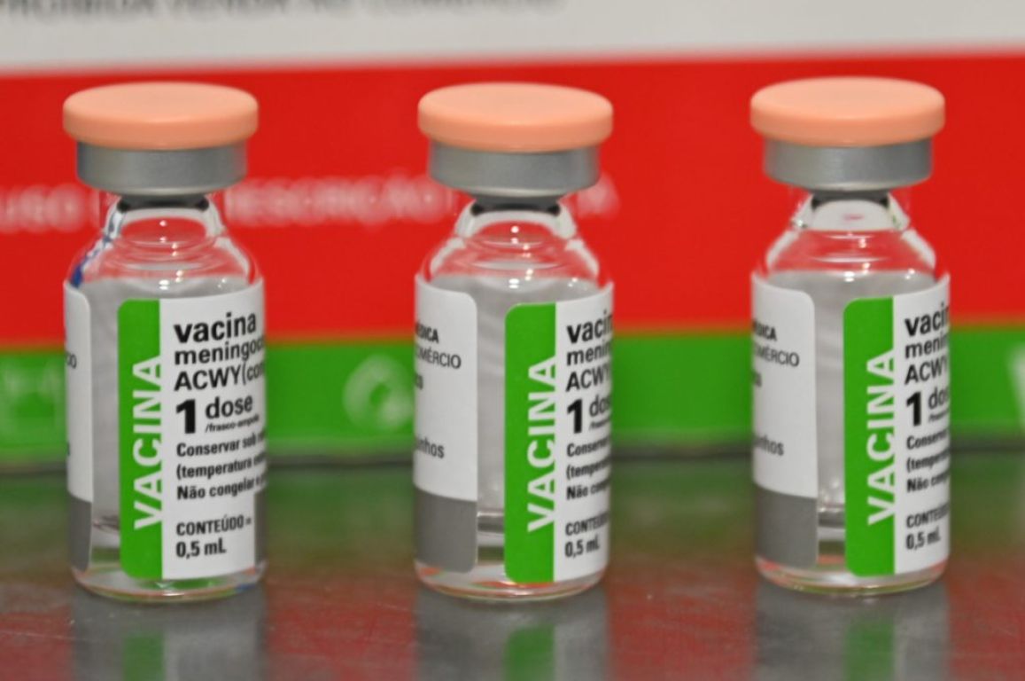 3 frascos da vacinação contra meningite em Vitória da Conquista.